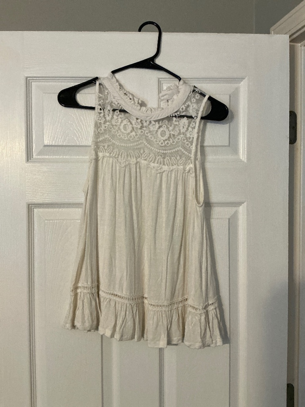 Alya, Size small, cream sleeveless top